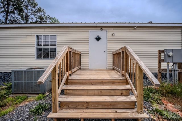 2932 23rd Avenue NE, Hickory, NC 28601