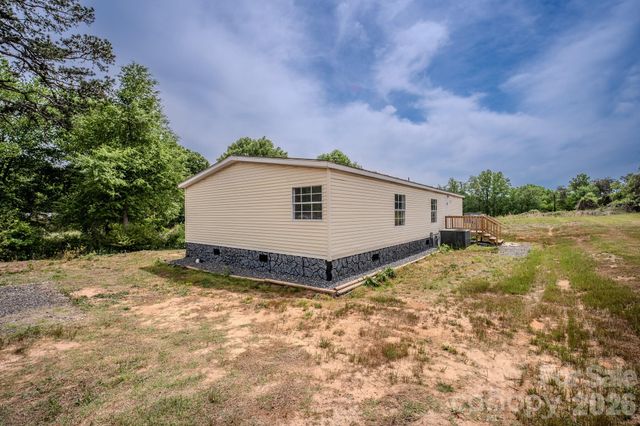 2932 23rd Avenue NE, Hickory, NC 28601