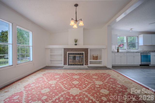2932 23rd Avenue NE, Hickory, NC 28601