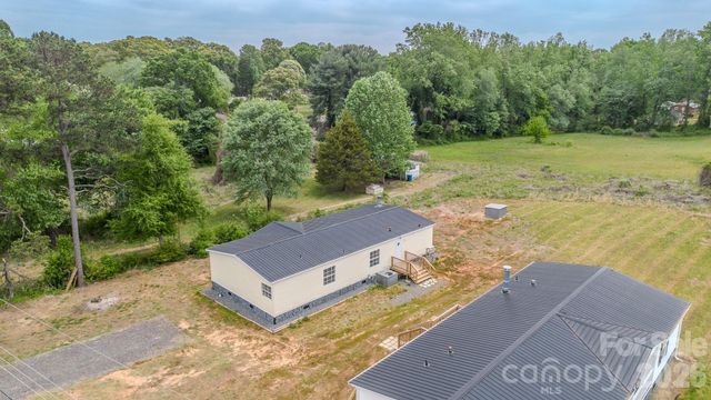 2932 23rd Avenue NE, Hickory, NC 28601