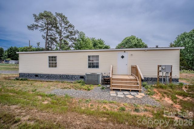 2932 23rd Avenue NE, Hickory, NC 28601
