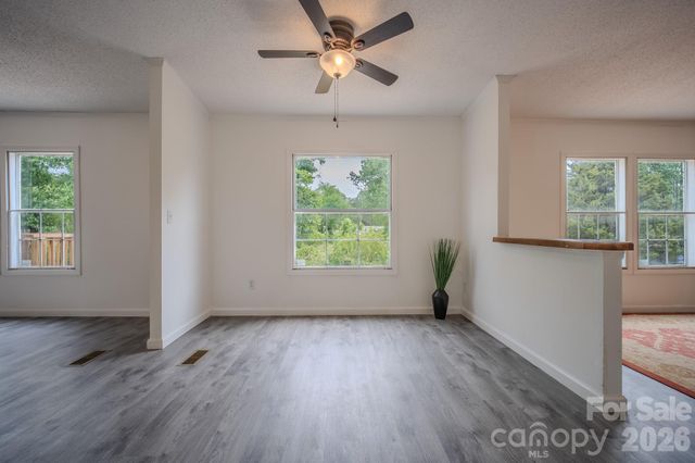 2932 23rd Avenue NE, Hickory, NC 28601