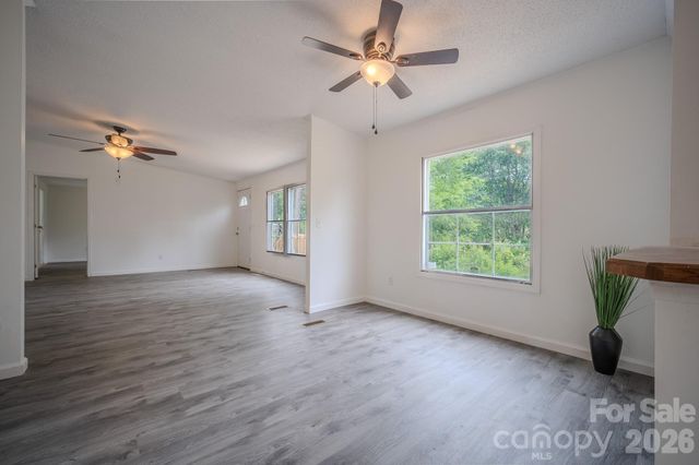 2932 23rd Avenue NE, Hickory, NC 28601