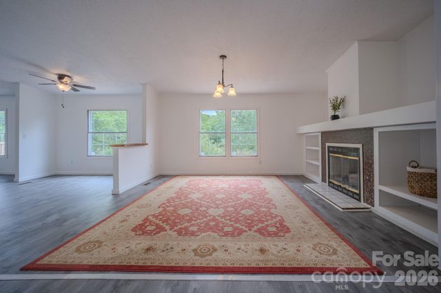 2932 23rd Avenue NE, Hickory, NC 28601