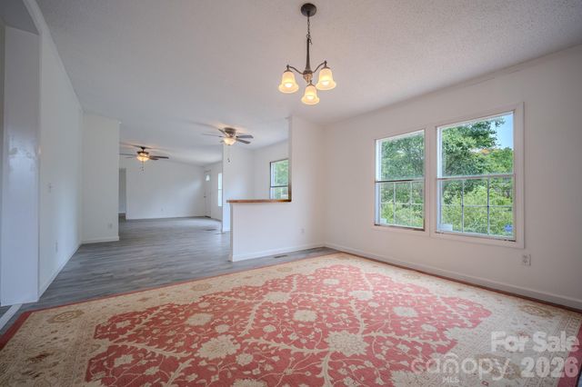 2932 23rd Avenue NE, Hickory, NC 28601