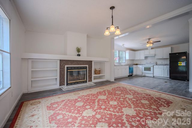 2932 23rd Avenue NE, Hickory, NC 28601