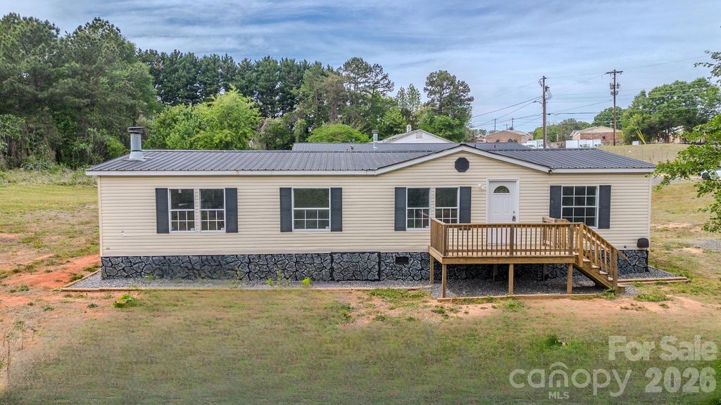 2932 23rd Avenue NE, Hickory, NC 28601