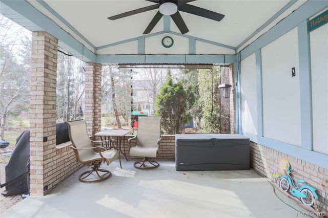 46349 Coachwood Drive, Shelby Charter Township, MI 48315