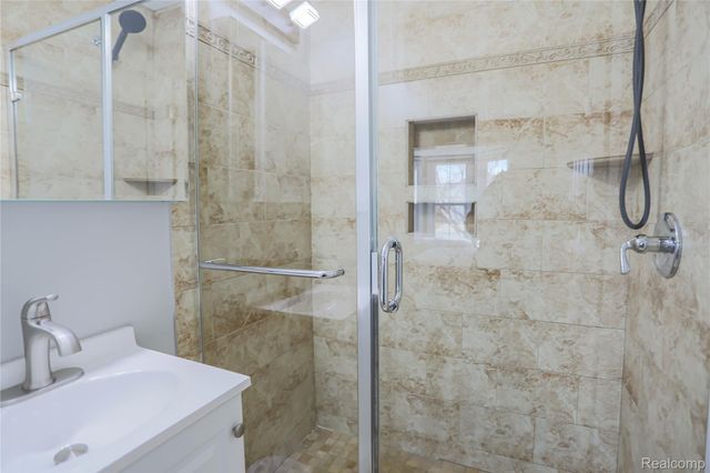 46349 Coachwood Drive, Shelby Charter Township, MI 48315