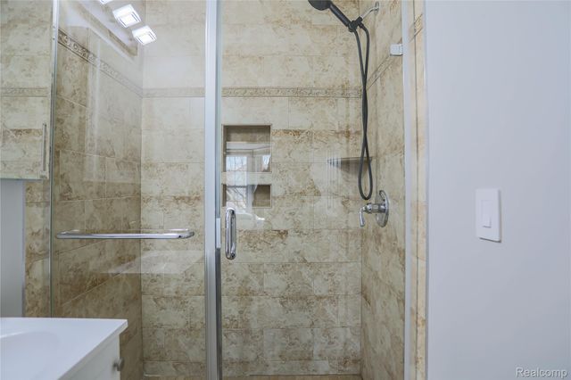 46349 Coachwood Drive, Shelby Charter Township, MI 48315