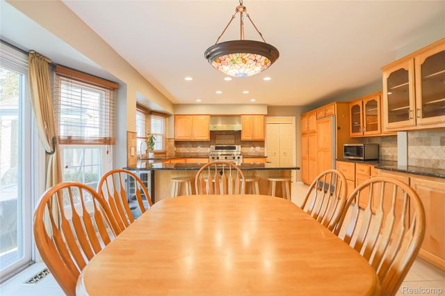 46349 Coachwood Drive, Shelby Charter Township, MI 48315