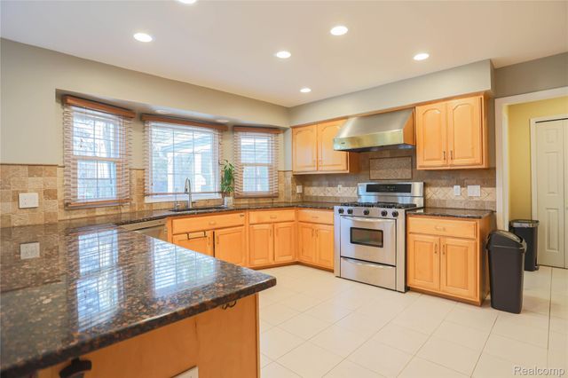 46349 Coachwood Drive, Shelby Charter Township, MI 48315