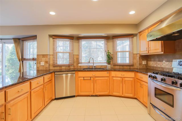 46349 Coachwood Drive, Shelby Charter Township, MI 48315