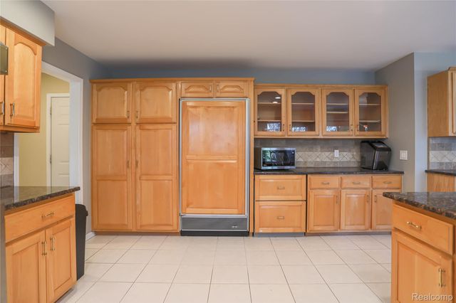 46349 Coachwood Drive, Shelby Charter Township, MI 48315