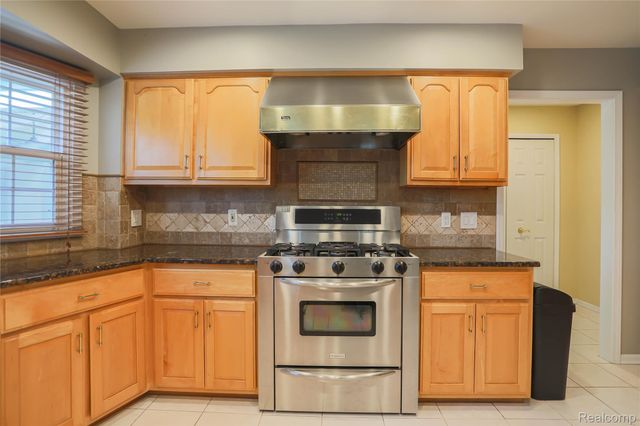 46349 Coachwood Drive, Shelby Charter Township, MI 48315