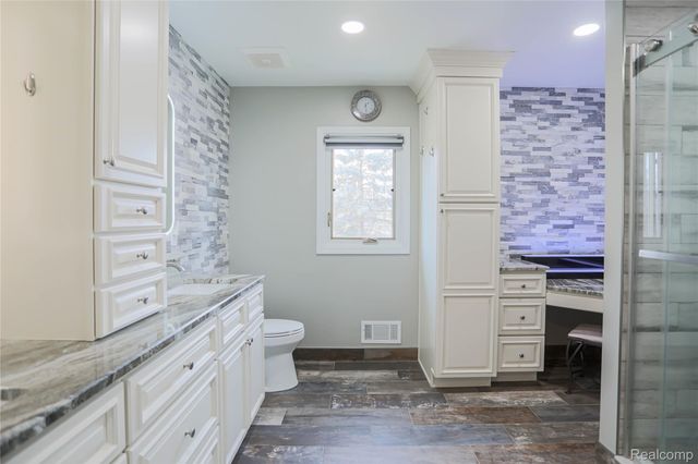 46349 Coachwood Drive, Shelby Charter Township, MI 48315