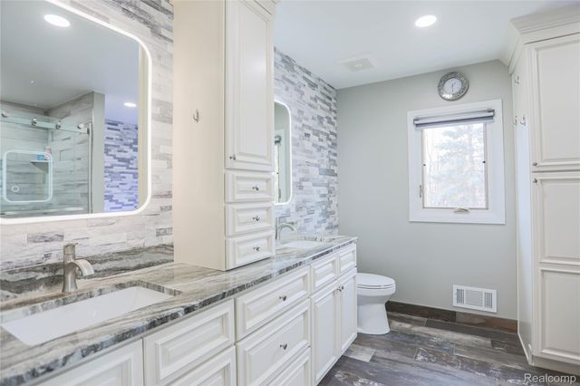 46349 Coachwood Drive, Shelby Charter Township, MI 48315