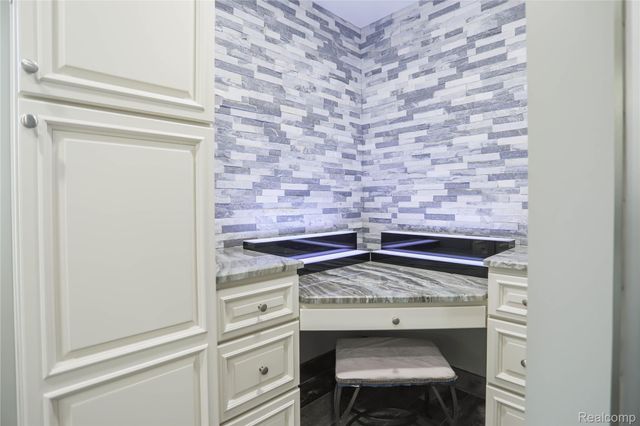 46349 Coachwood Drive, Shelby Charter Township, MI 48315