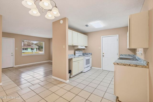 3815 Pineview Drive, Pascagoula, MS 39581