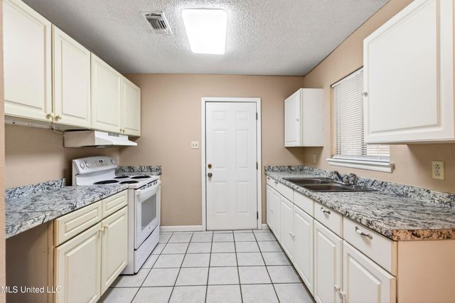 3815 Pineview Drive, Pascagoula, MS 39581