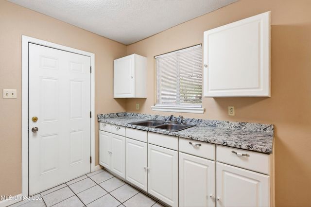 3815 Pineview Drive, Pascagoula, MS 39581