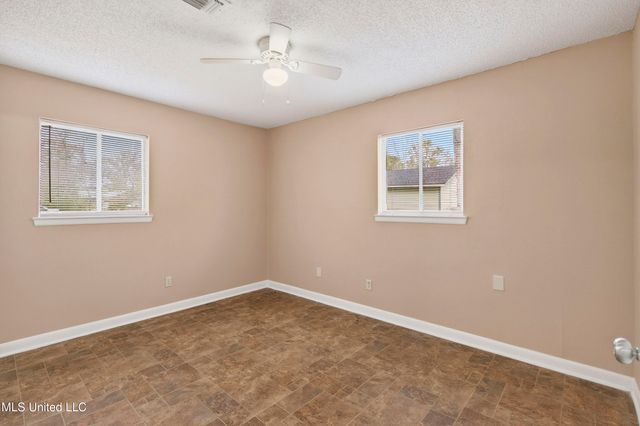 3815 Pineview Drive, Pascagoula, MS 39581