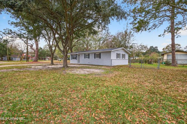 3815 Pineview Drive, Pascagoula, MS 39581