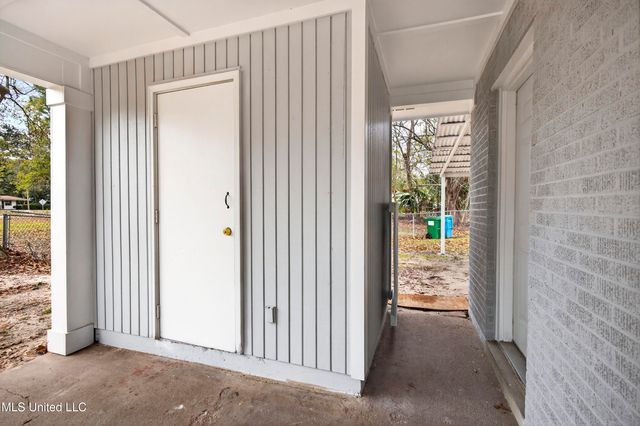 3815 Pineview Drive, Pascagoula, MS 39581