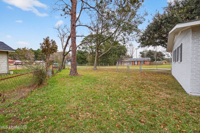 3815 Pineview Drive, Pascagoula, MS 39581