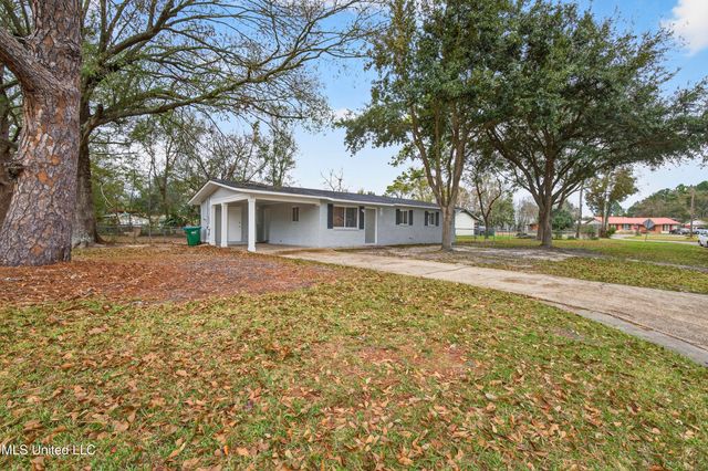 3815 Pineview Drive, Pascagoula, MS 39581