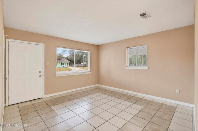 3815 Pineview Drive, Pascagoula, MS 39581