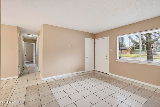 3815 Pineview Drive, Pascagoula, MS 39581