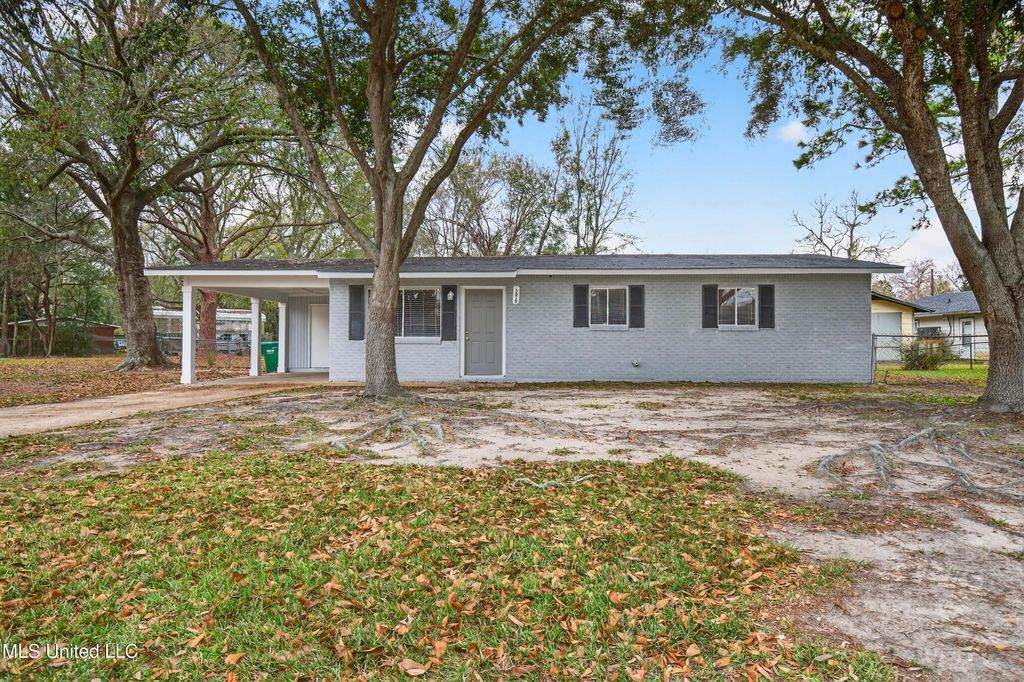 3815 Pineview Drive, Pascagoula, MS 39581