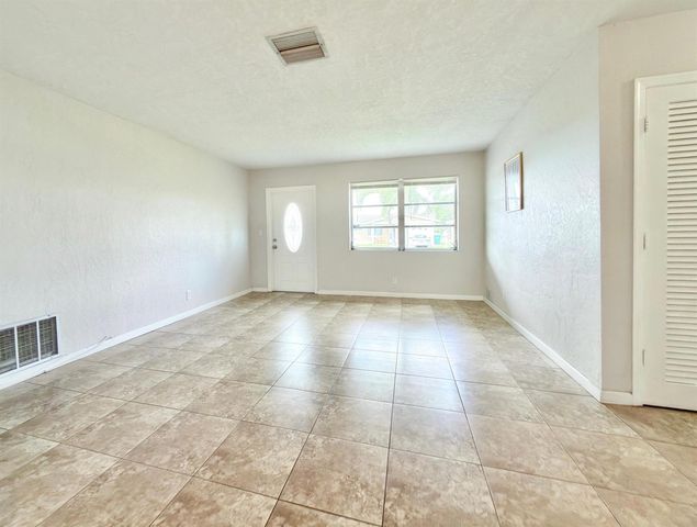 4510 NW 46th Street, Tamarac, FL 33319