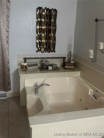 821 N Forrest Drive, Sellersburg, IN 47172