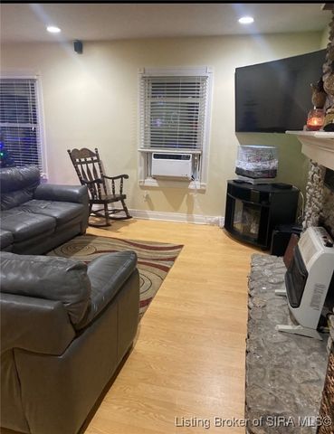 821 N Forrest Drive, Sellersburg, IN 47172