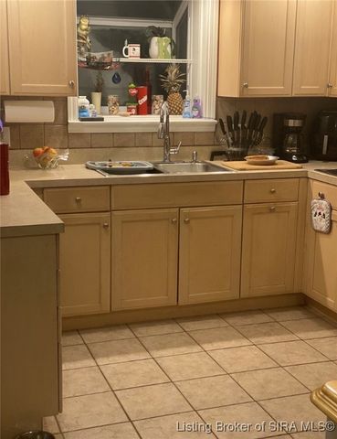 821 N Forrest Drive, Sellersburg, IN 47172