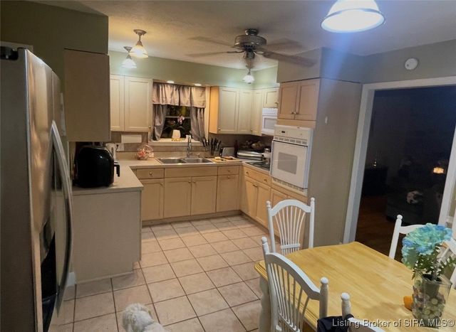 821 N Forrest Drive, Sellersburg, IN 47172