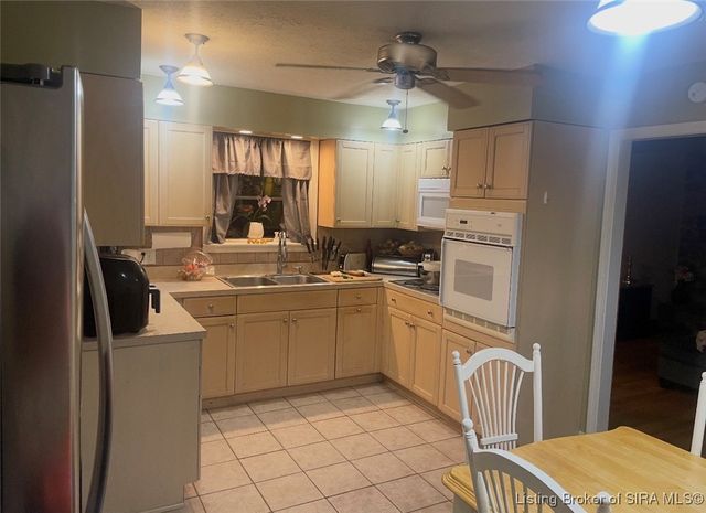 821 N Forrest Drive, Sellersburg, IN 47172