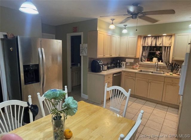 821 N Forrest Drive, Sellersburg, IN 47172