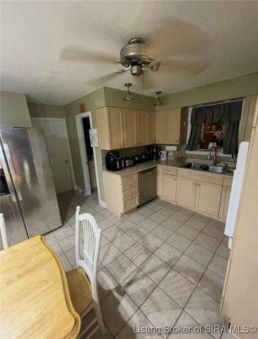 821 N Forrest Drive, Sellersburg, IN 47172