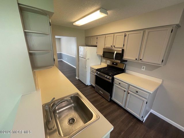 2 Whistler Drive 8, Freehold, NJ 07728