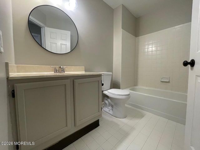 2 Whistler Drive 8, Freehold, NJ 07728