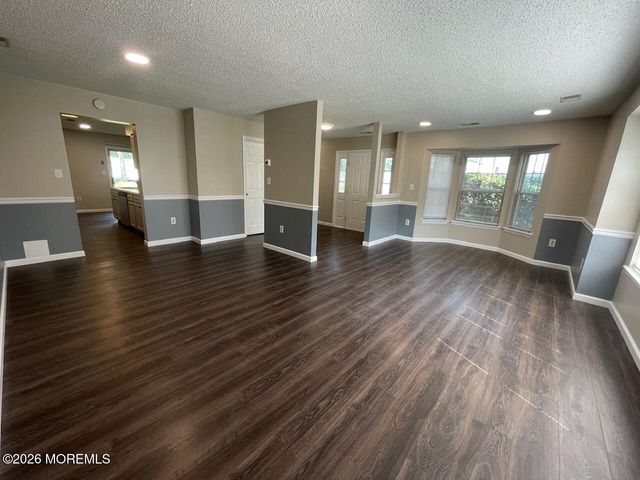 2 Whistler Drive 8, Freehold, NJ 07728