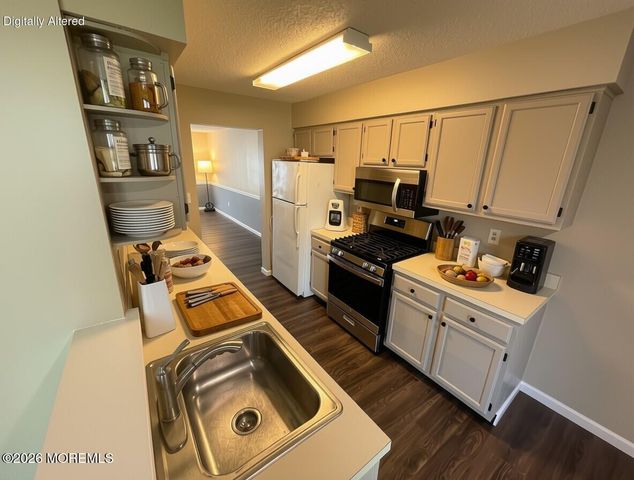 2 Whistler Drive 8, Freehold, NJ 07728