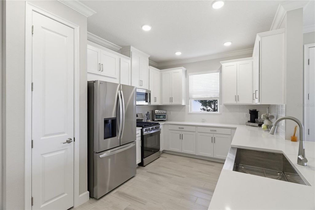 Image 27 of property listing at 16255 SAN DONATO PLACE, Bradenton, FL 34211