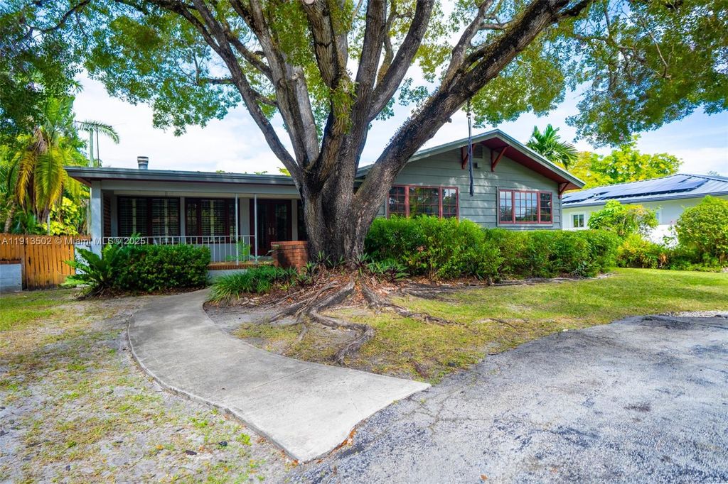 6551 SW 75th Ter, South Miami, FL 33143