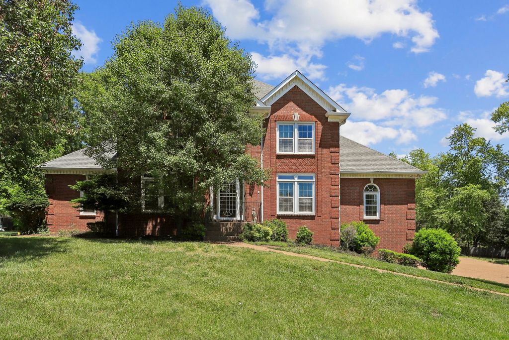 129 Pembroke Dr, Hendersonville, TN 37075