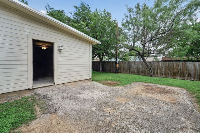 629 Birch LN, Cottonwood Shores, TX 78657