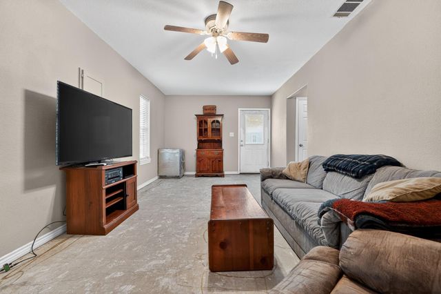 629 Birch LN, Cottonwood Shores, TX 78657